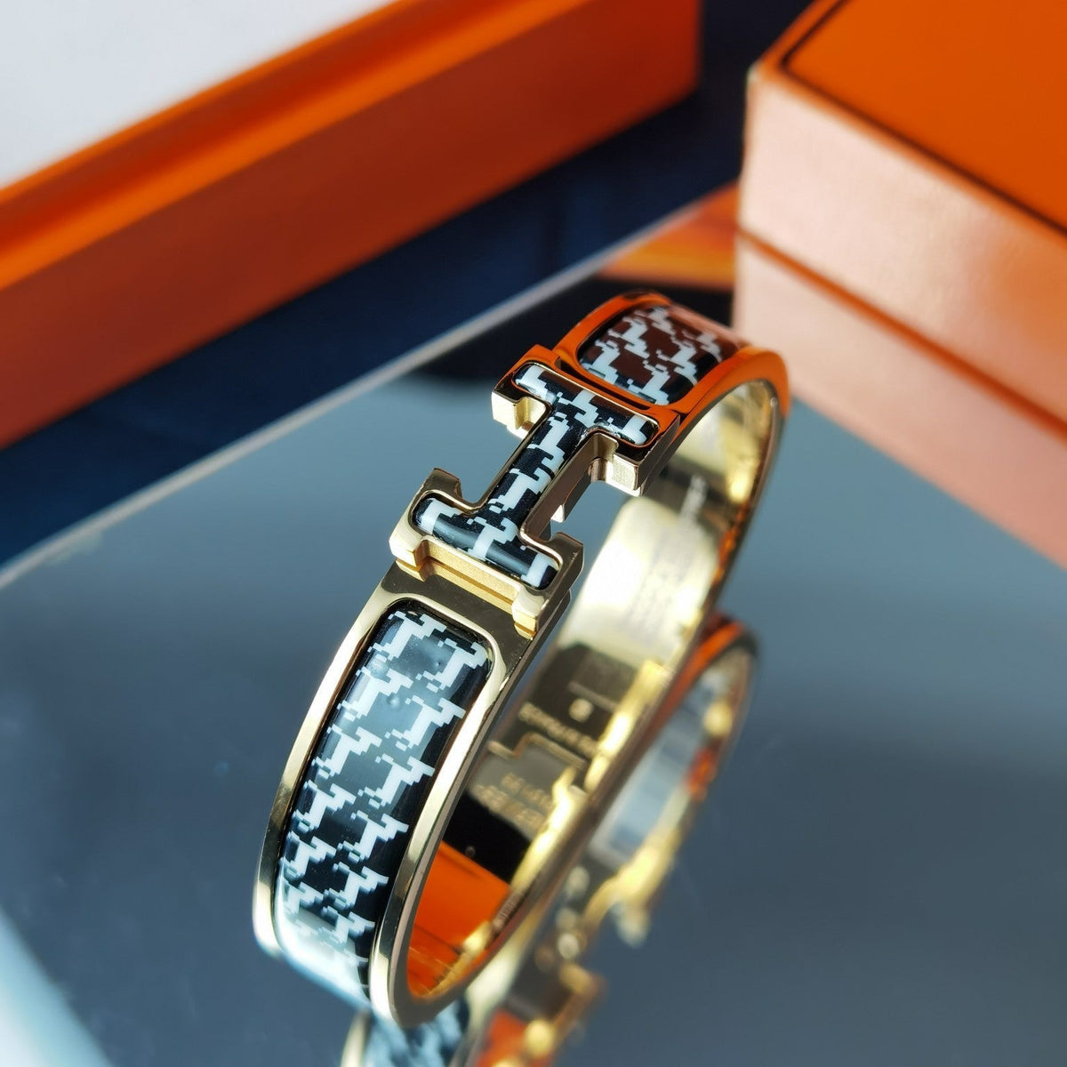 [Elara jewelsry ]H HORSE BRACELET 12MM