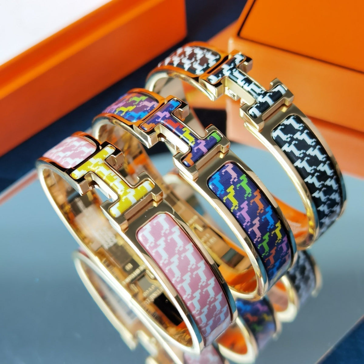 [Elara jewelsry ]H HORSE BRACELET 12MM
