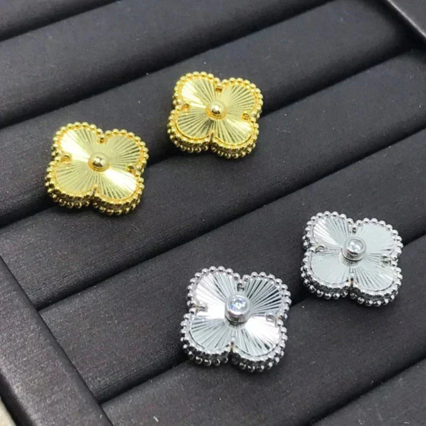 [Elara jewelsry ]CLOVER MINI 9.5MM LASER EARRINGS