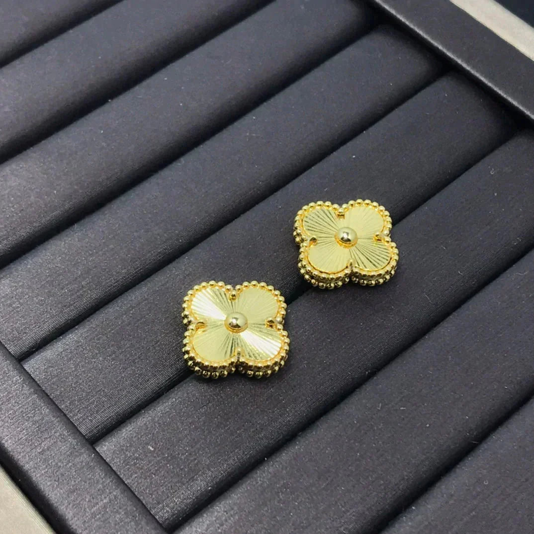 [Elara jewelsry ]CLOVER MINI 9.5MM LASER EARRINGS