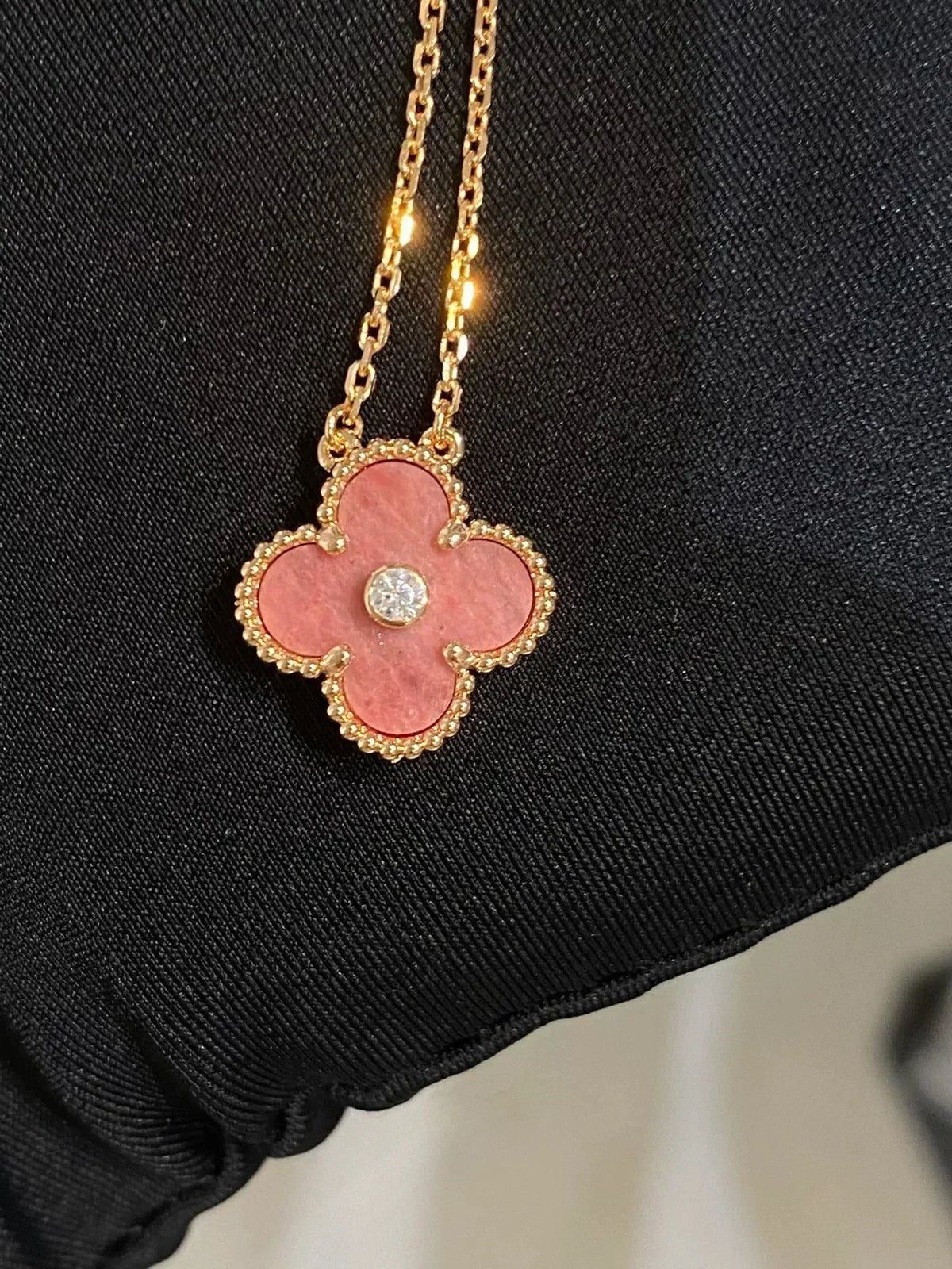 [Elara jewelsry ]CLOVER 15MM DIAMOND RHODONITE NECKLACE