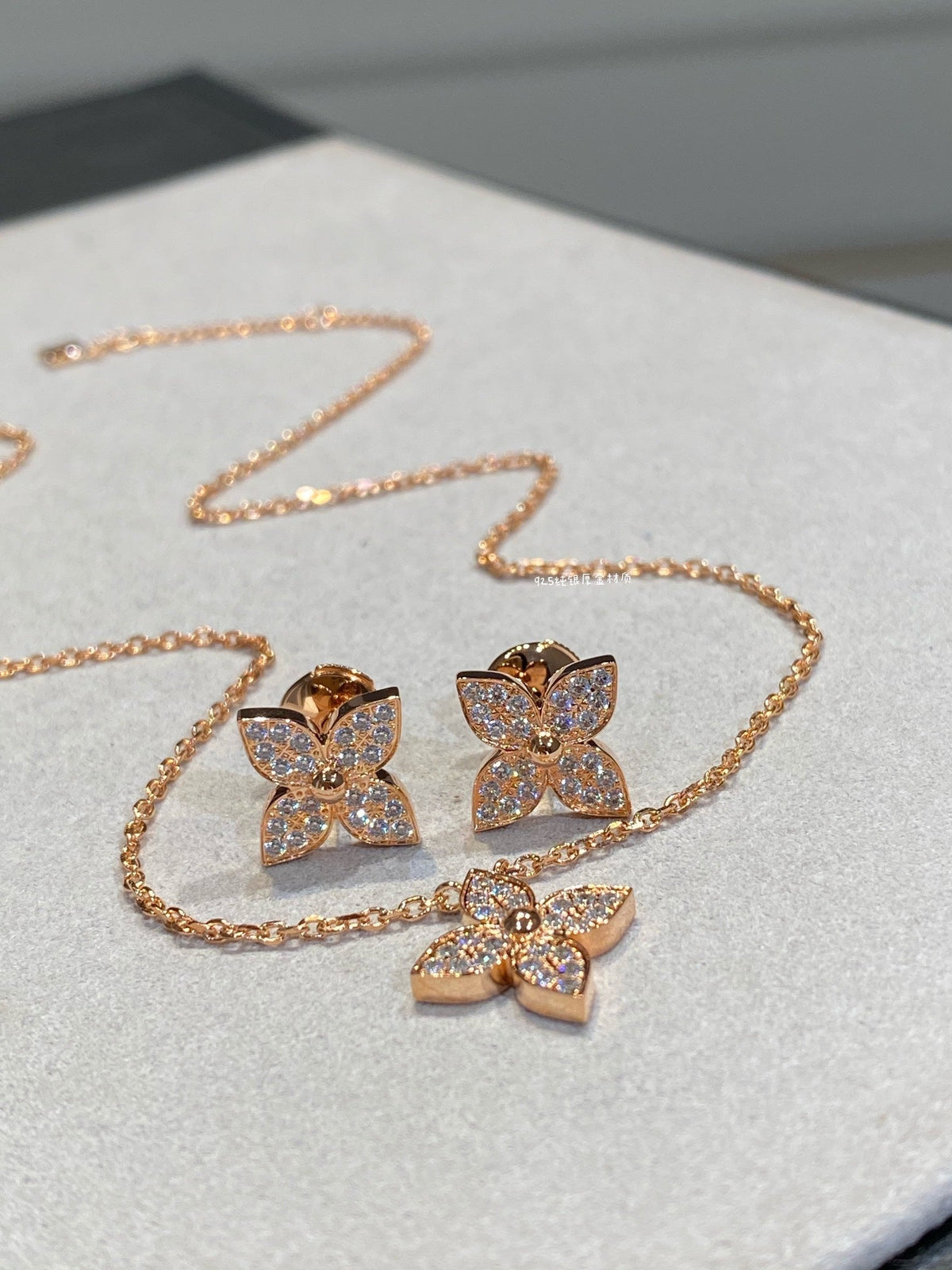 [Elara jewelsry ]STAR DIAMOND NECKALCE