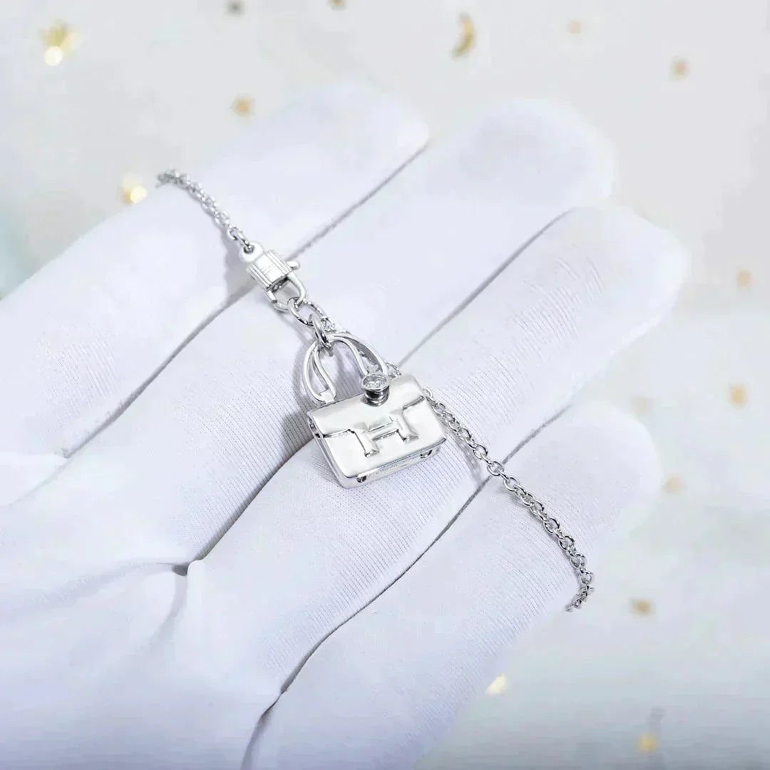 [Elara jewelsry ]AMULETTE PEDANT SILVER NECKLACE