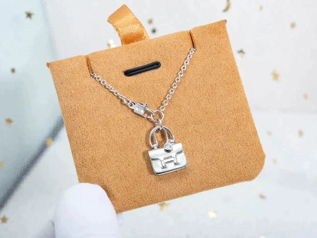 [Elara jewelsry ]AMULETTE PEDANT SILVER NECKLACE