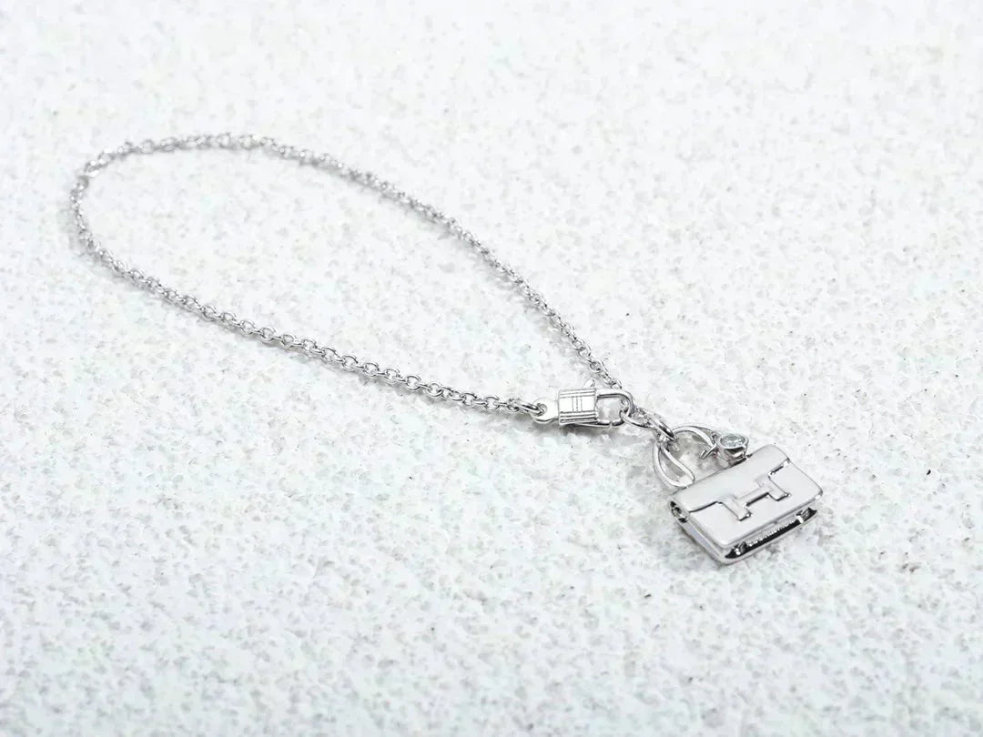 [Elara jewelsry ]AMULETTE PEDANT SILVER NECKLACE