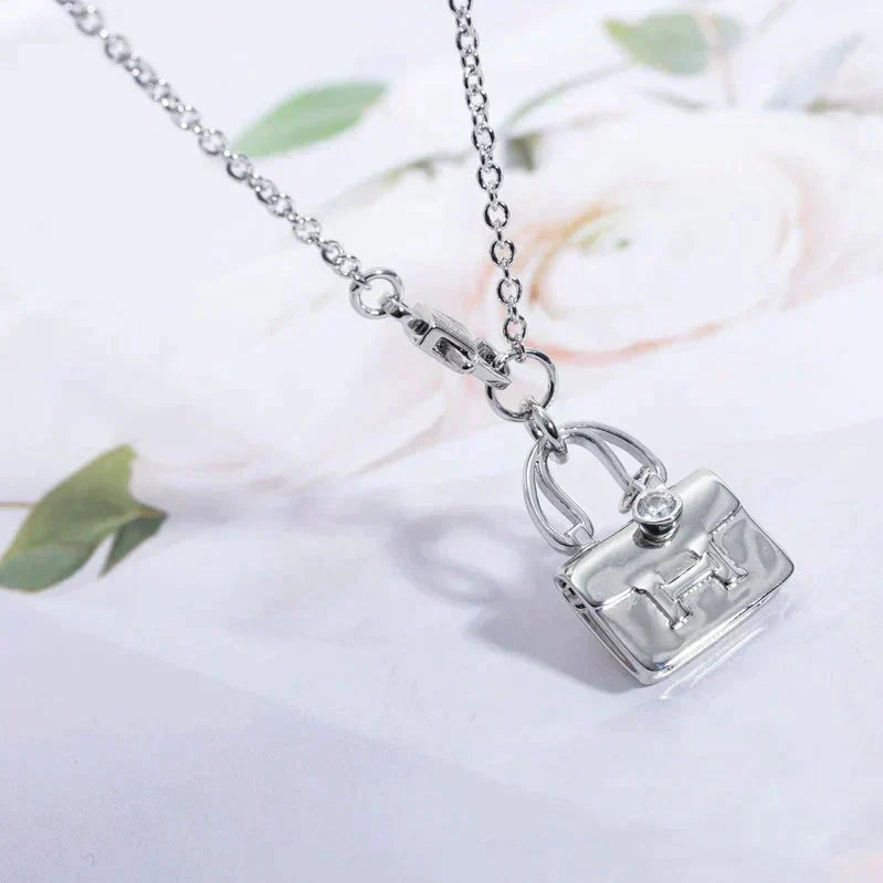 [Elara jewelsry ]AMULETTE PEDANT SILVER NECKLACE