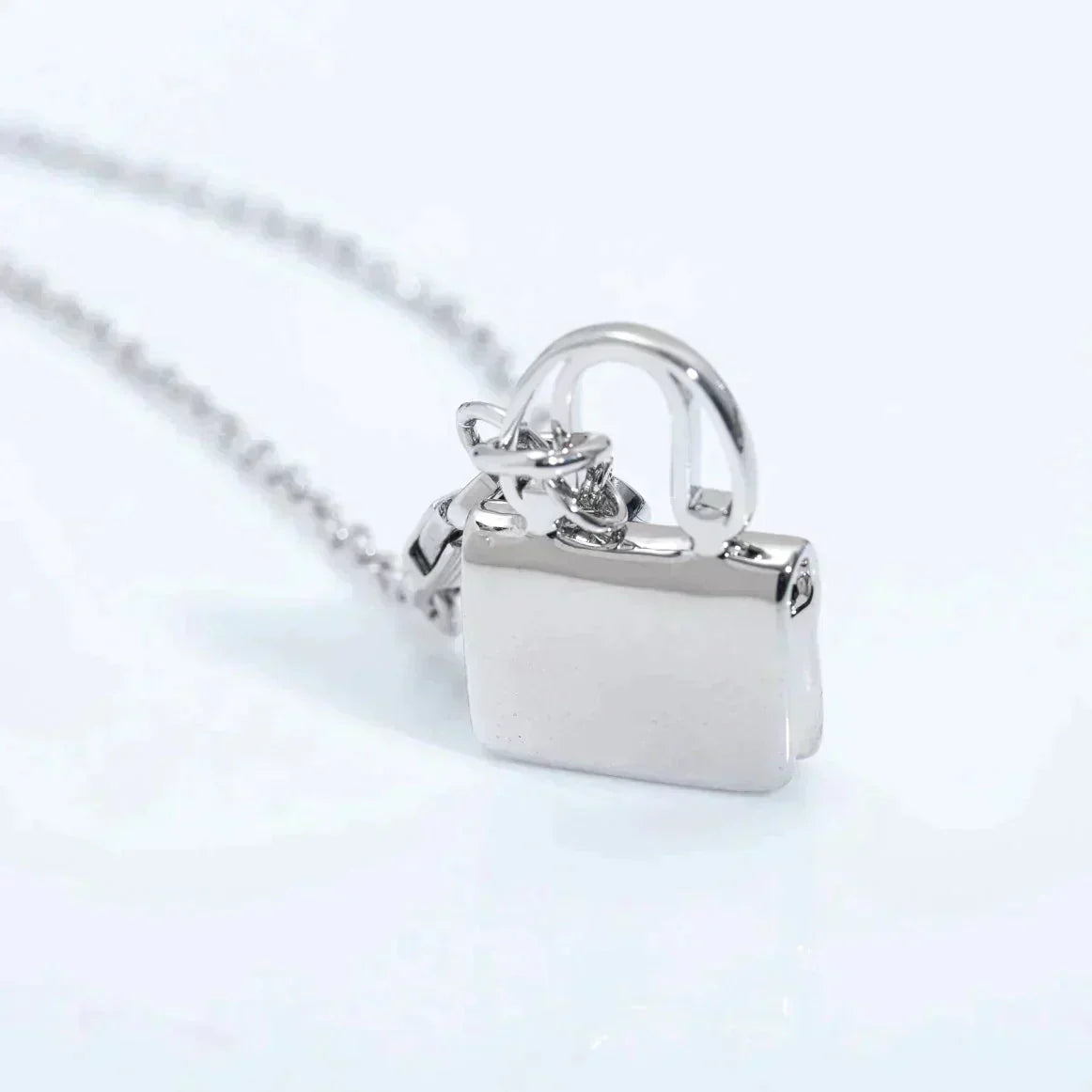 [Elara jewelsry ]AMULETTE PEDANT SILVER NECKLACE