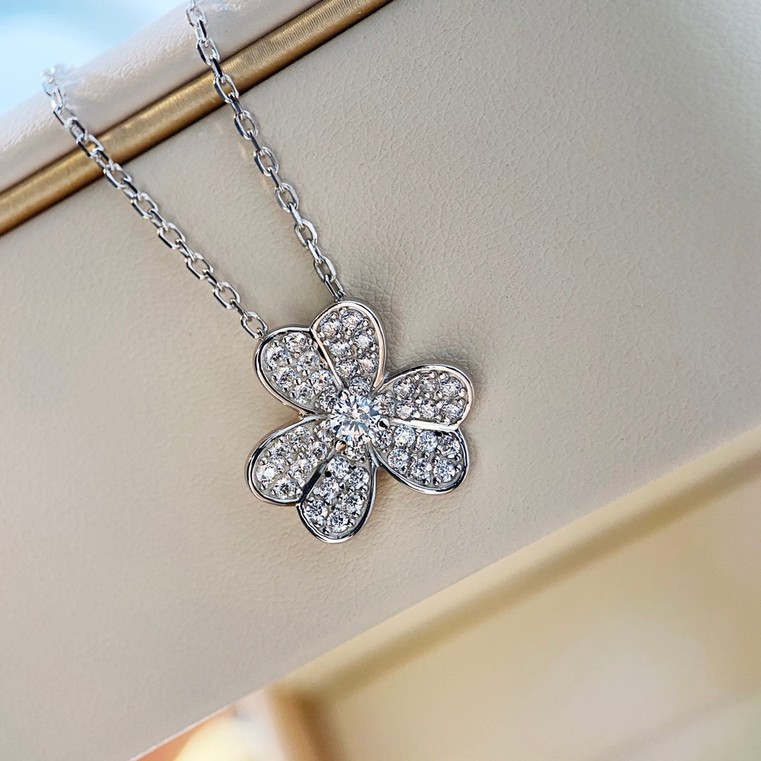[Elara jewelsry ]CLOVER DIAMOND NECKLACE SILVER