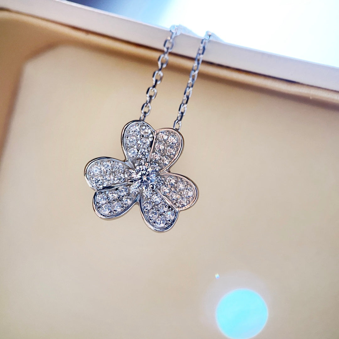 [Elara jewelsry ]CLOVER DIAMOND NECKLACE SILVER