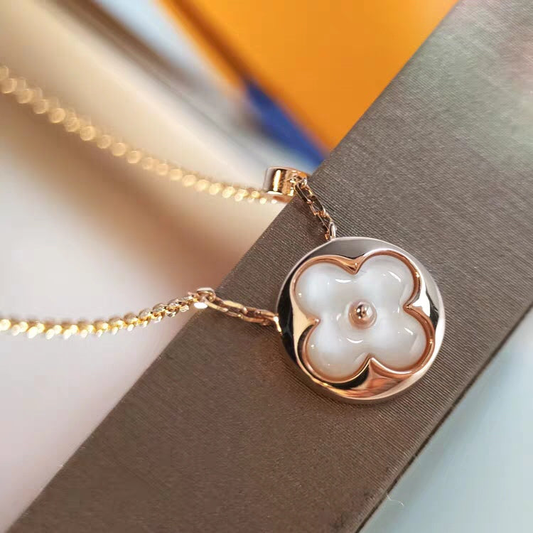 [Elara jewelsry ]SUN MOP GOLD 1 DIAMOND NECKLACE