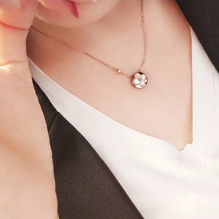 [Elara jewelsry ]SUN MOP GOLD 1 DIAMOND NECKLACE