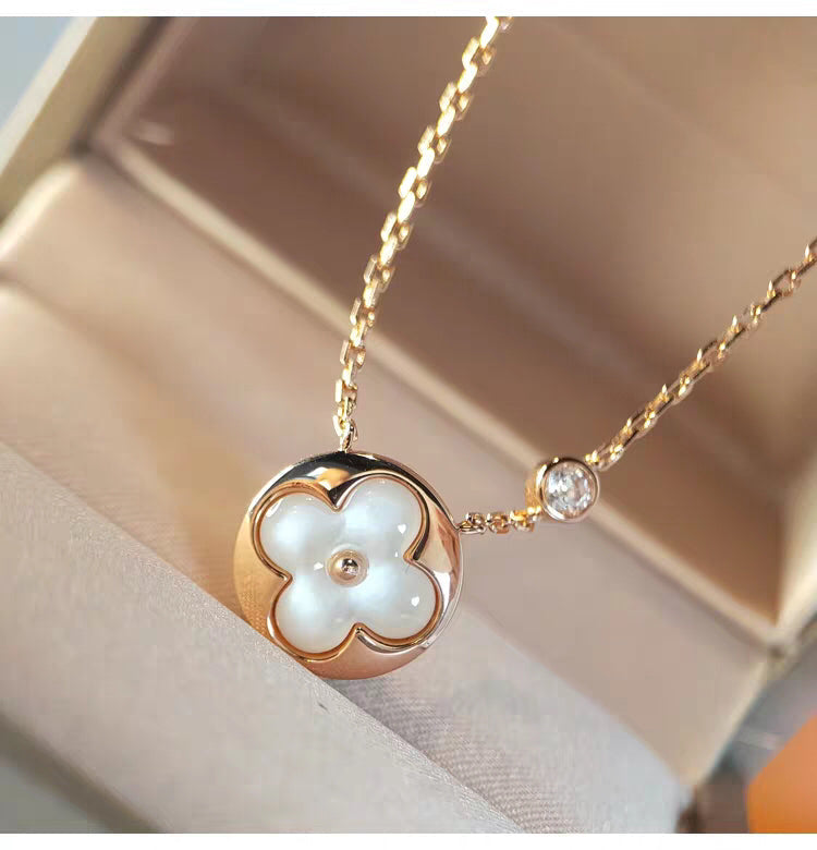 [Elara jewelsry ]SUN MOP GOLD 1 DIAMOND NECKLACE