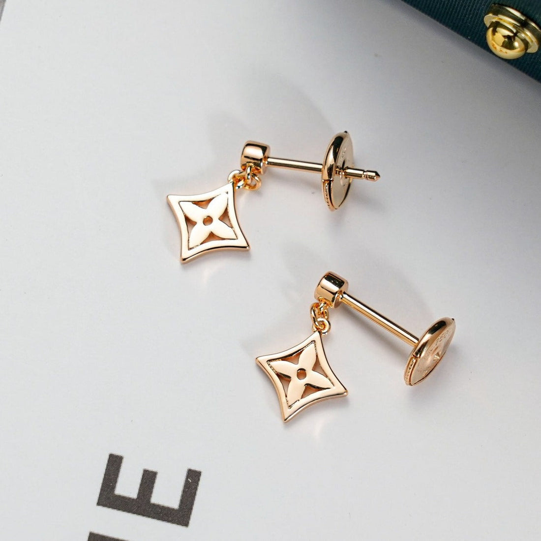 [Elara jewelsry ]STAR EARRINGS GOLD