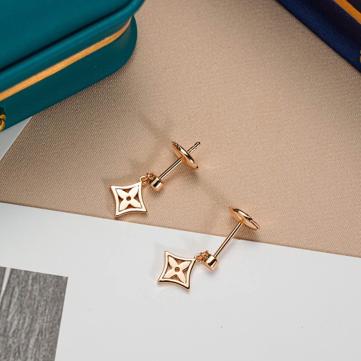 [Elara jewelsry ]STAR EARRINGS GOLD