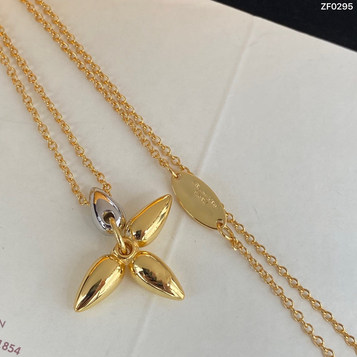 [Elara jewelsry ]LOUISETTE PEDANT GOLD NECKLACE