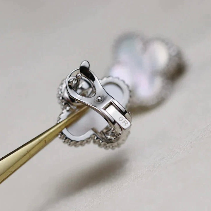 [Elara jewelsry ]CLOVER MEDIUM 1 MOTIFS  WHITE MOP EARRINGS SILVER