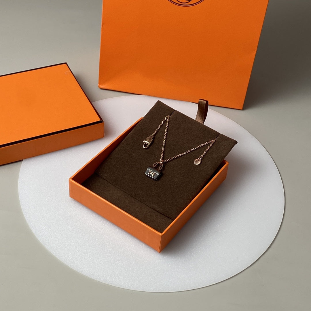 [Elara jewelsry ]CONSTANCE BLACK PEDANT PINK GOLD NECKLACE
