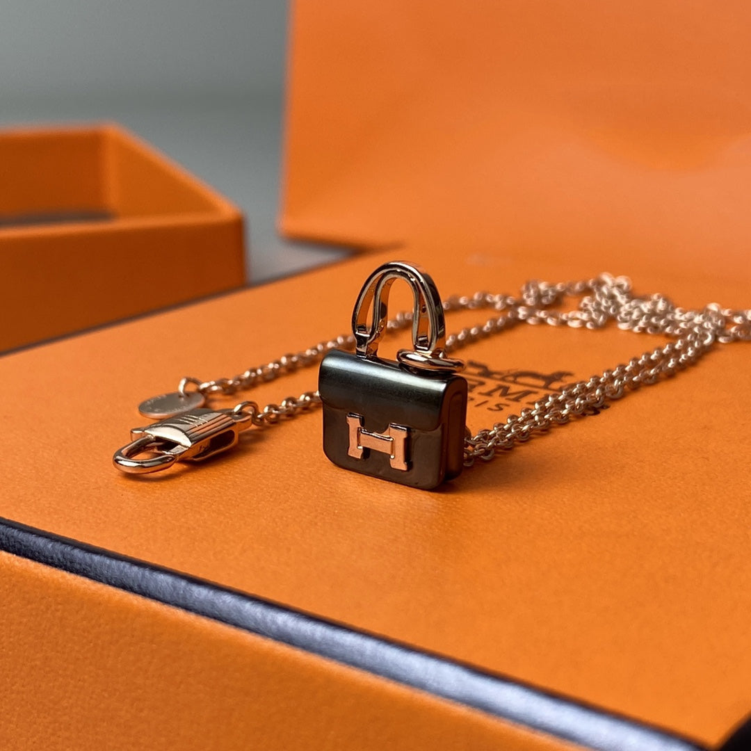 [Elara jewelsry ]CONSTANCE BLACK PEDANT PINK GOLD NECKLACE