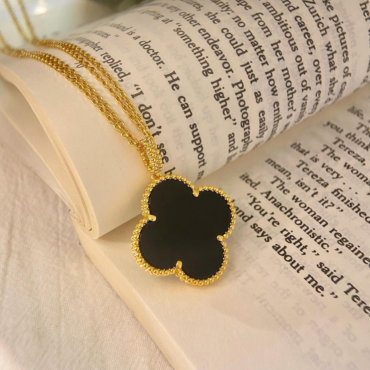 [Elara jewelsry ]CLOVER 25MM NECKLACE GOLD ONYX