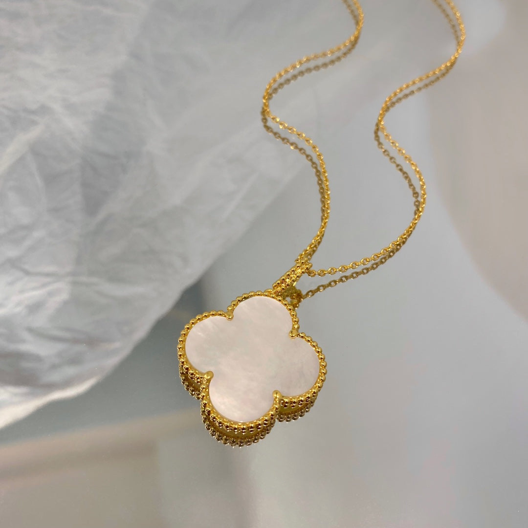 [Elara jewelsry ]CLOVER 25MM MOP LARGE PENDANT NECKLACE