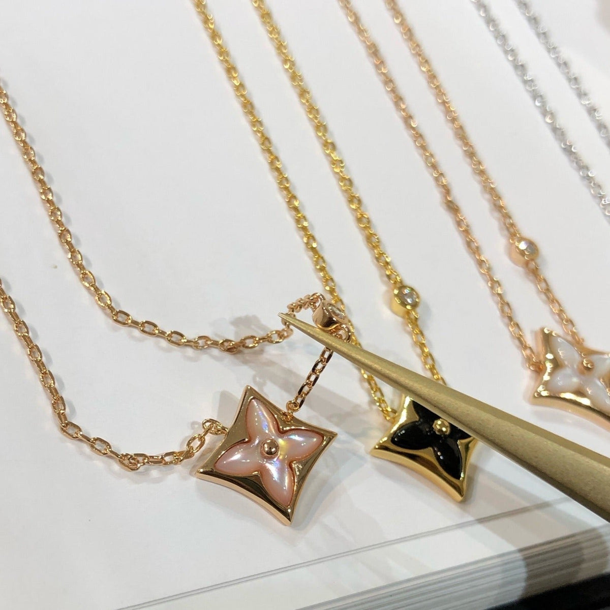 [Elara jewelsry ]STAR BLACK MOP NECKLACE