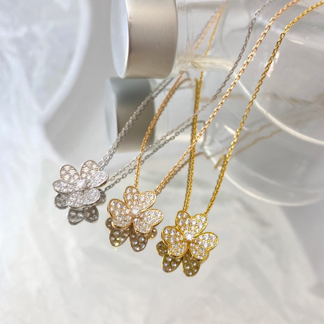 [Elara jewelsry ]FLOWER DIAMOND NECKLACE
