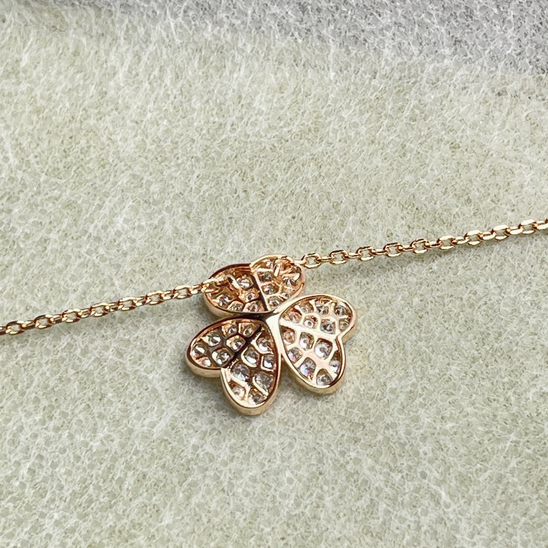[Elara jewelsry ]FLOWER DIAMOND NECKLACE