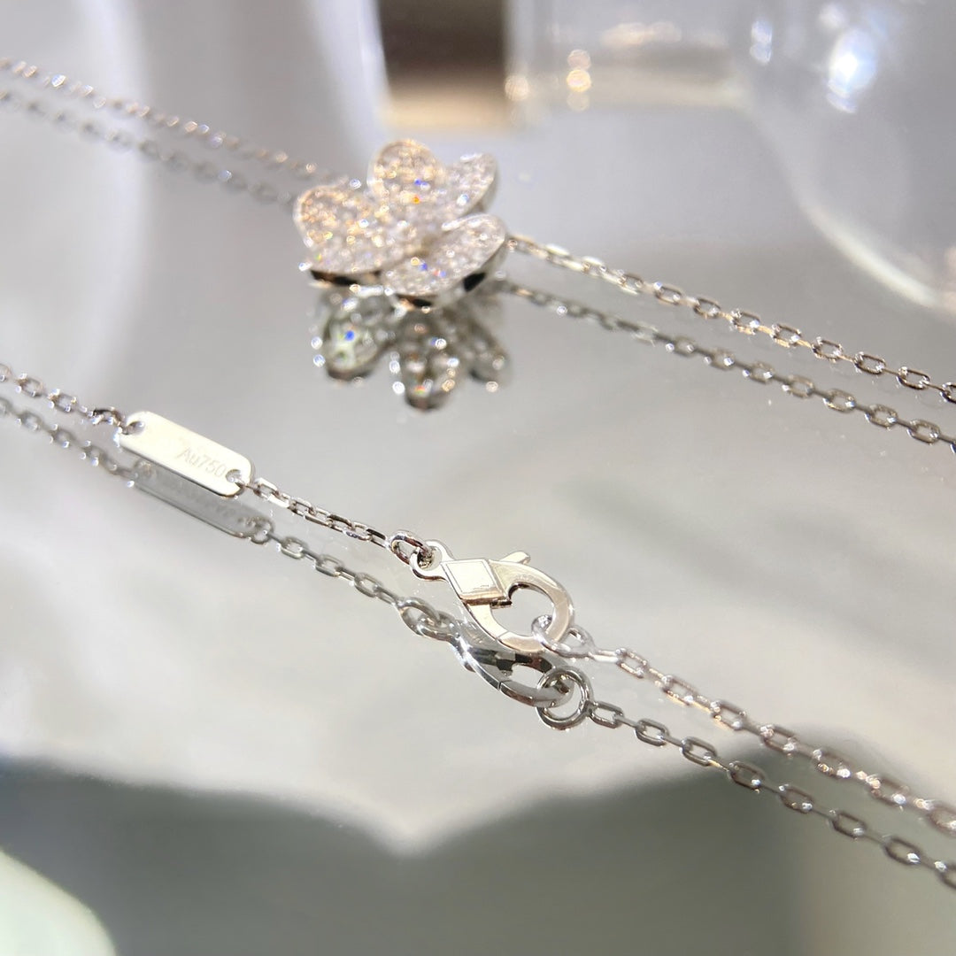 [Elara jewelsry ]FLOWER DIAMOND NECKLACE