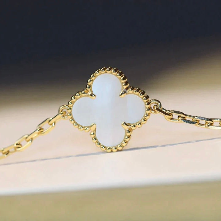 [Elara jewelsry ]CLOVER 20 MOTIFS WHITE MOP NECKLACE