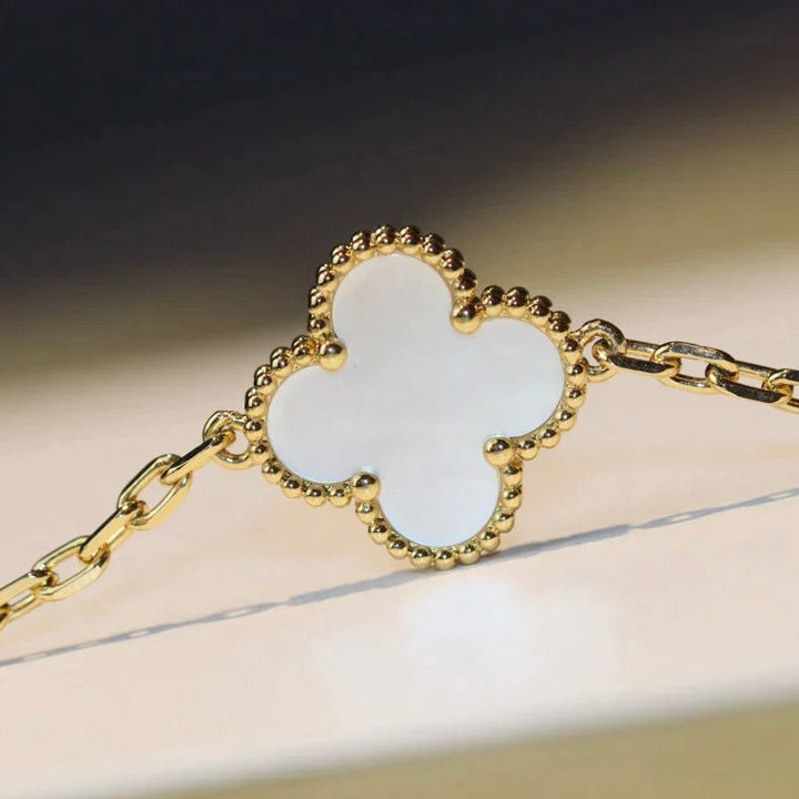[Elara jewelsry ]CLOVER 20 MOTIFS WHITE MOP NECKLACE