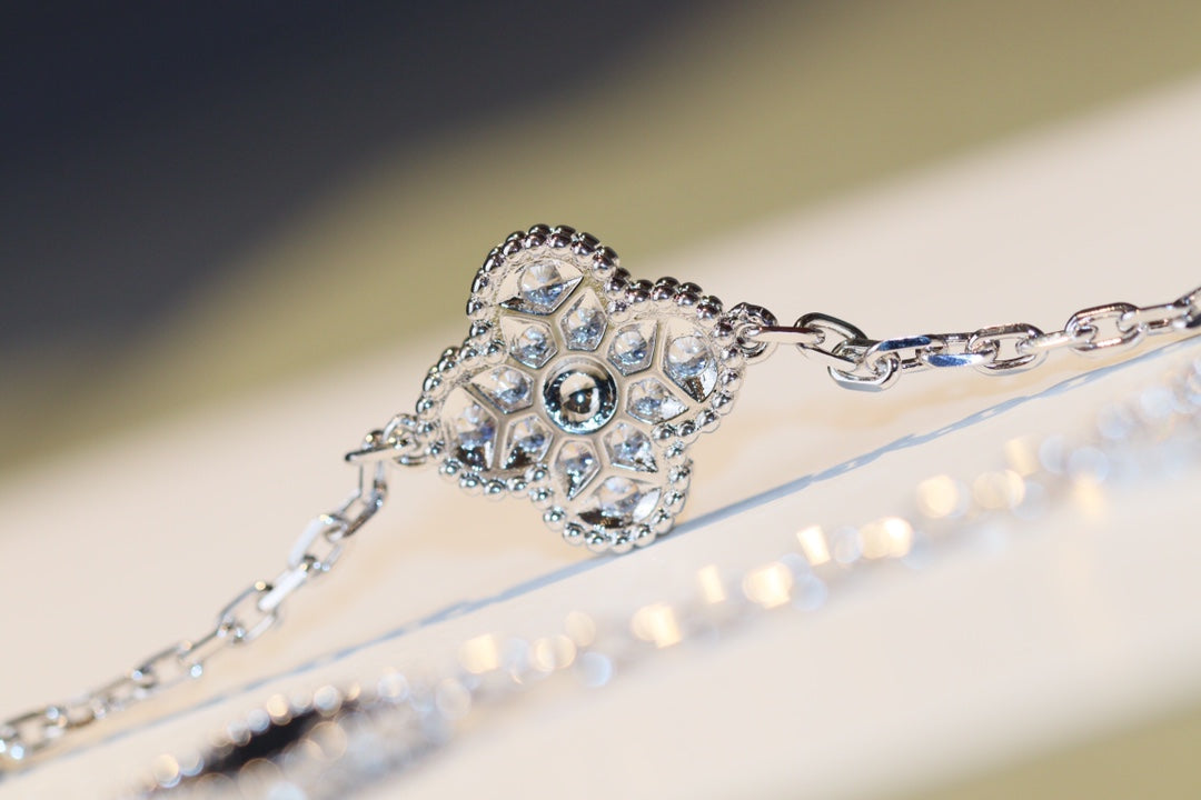 [Elara jewelsry ]CLOVER 20 MOTIFS ONYX DIAMOND SILVER