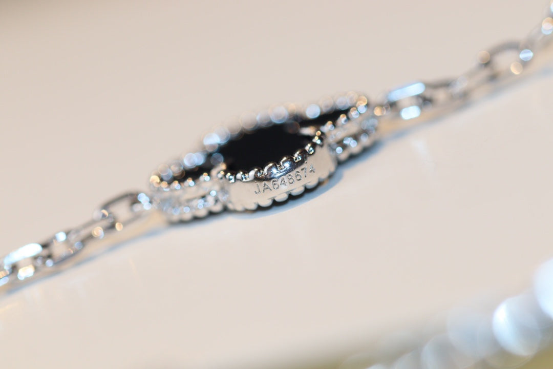 [Elara jewelsry ]CLOVER 20 MOTIFS ONYX DIAMOND SILVER