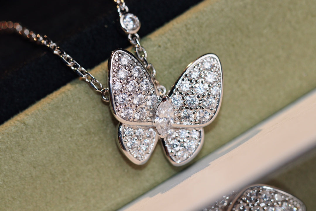 [Elara jewelsry ]BUTTERFLY DIAMOND NECKLACE