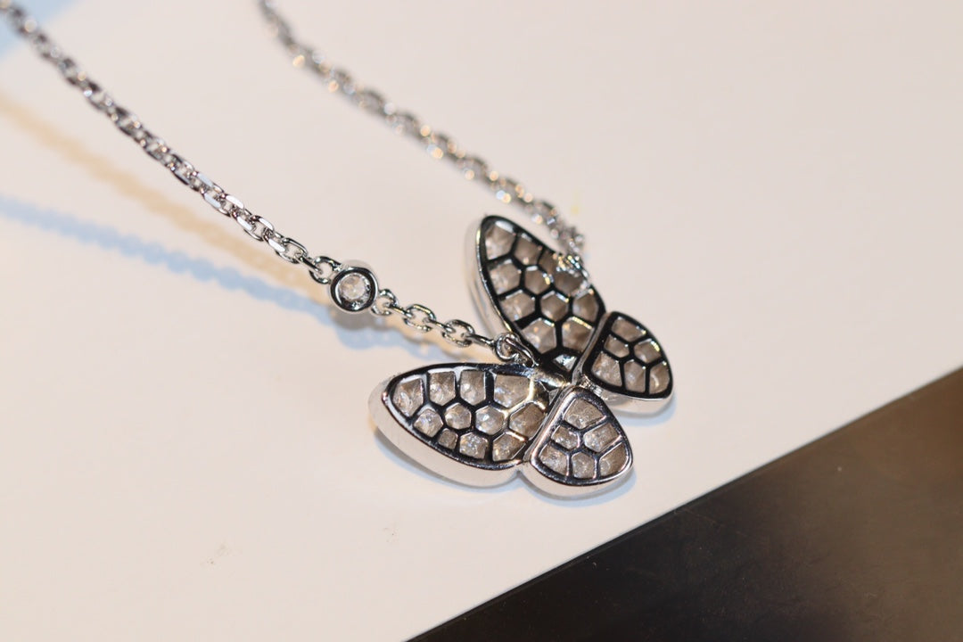 [Elara jewelsry ]BUTTERFLY DIAMOND NECKLACE