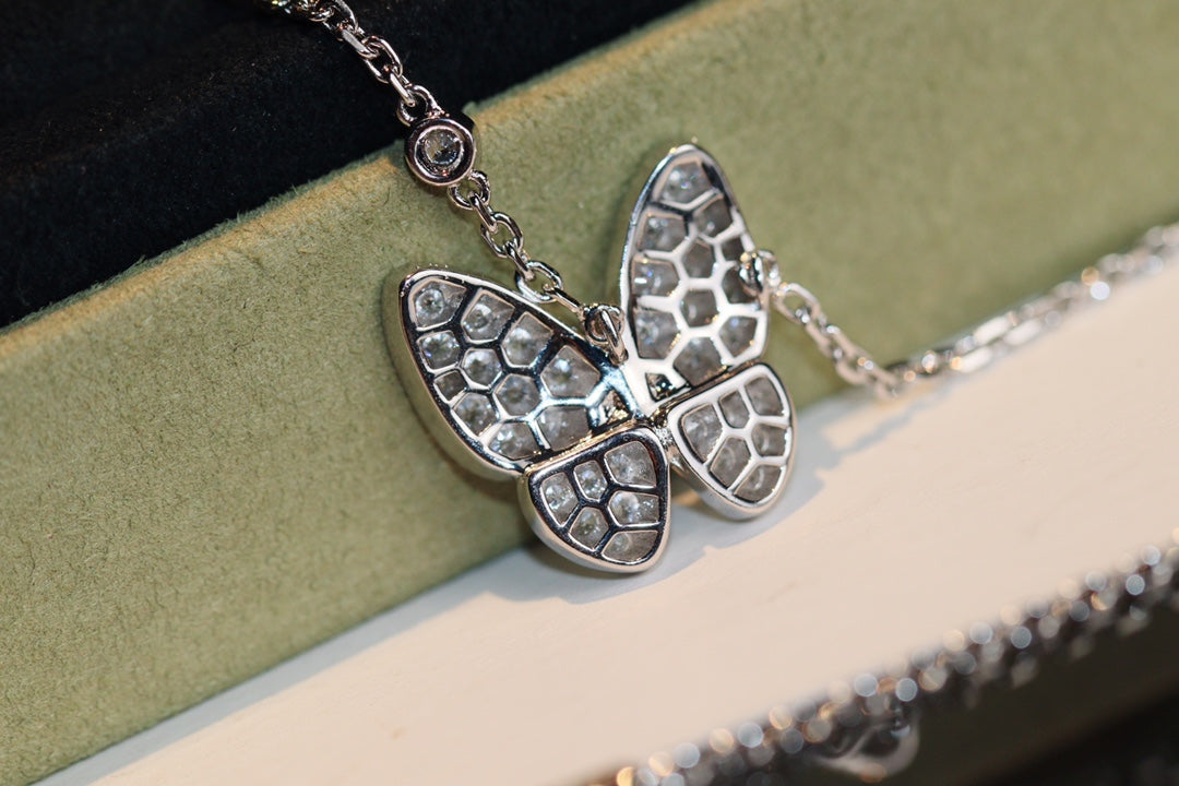 [Elara jewelsry ]BUTTERFLY DIAMOND NECKLACE