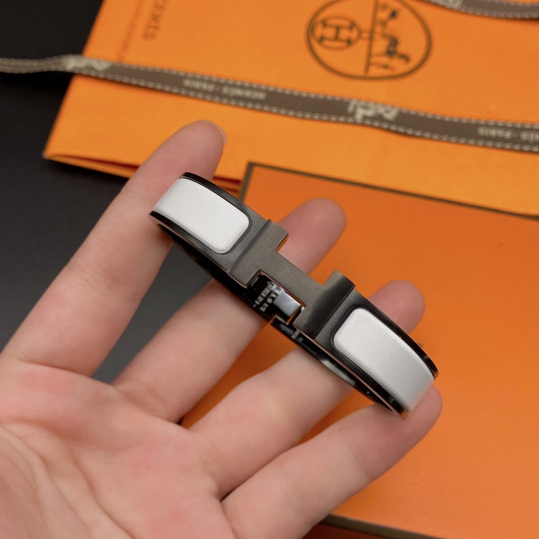 [Elara jewelsry ]H BRACELET 12MM BLACK WHITE CERAMIC