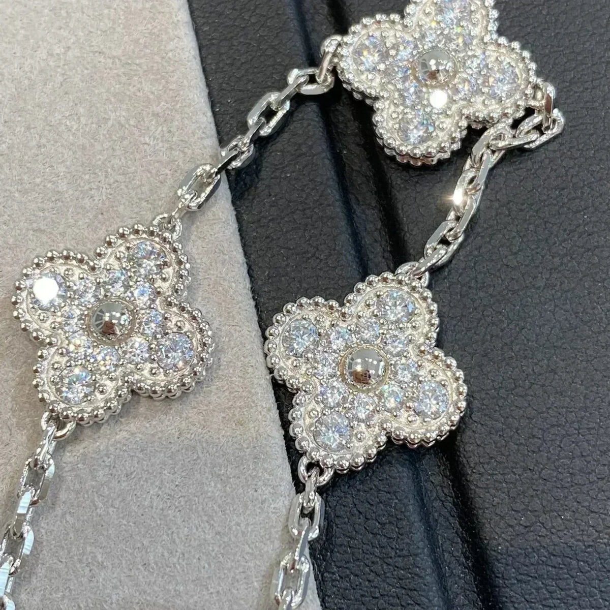 [Elara jewelsry ] CLOVER 5 MOTIF FULL DIAMOND BRACELET COLLECTION