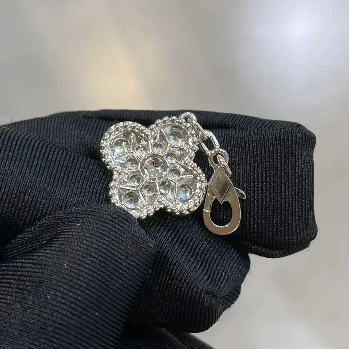 [Elara jewelsry ] CLOVER 5 MOTIF FULL DIAMOND BRACELET COLLECTION