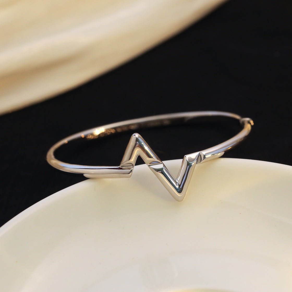 [Elara jewelsry ]VOLTE UPSITE DOWN BRACELET