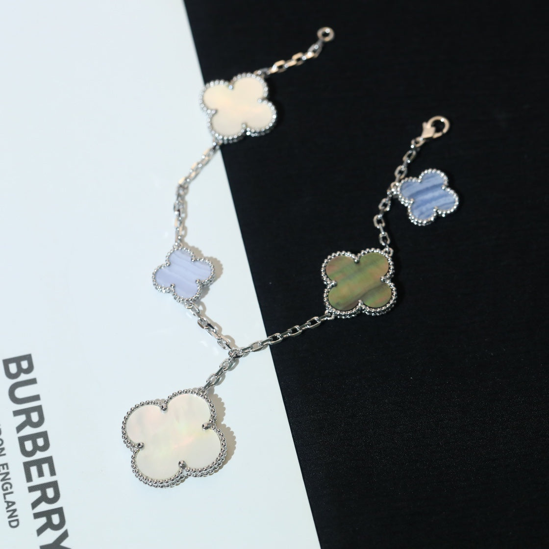 [Elara jewelsry ]CLOVER BRACELET 5 MOTIFS MOP CHALCEDONY SILVER