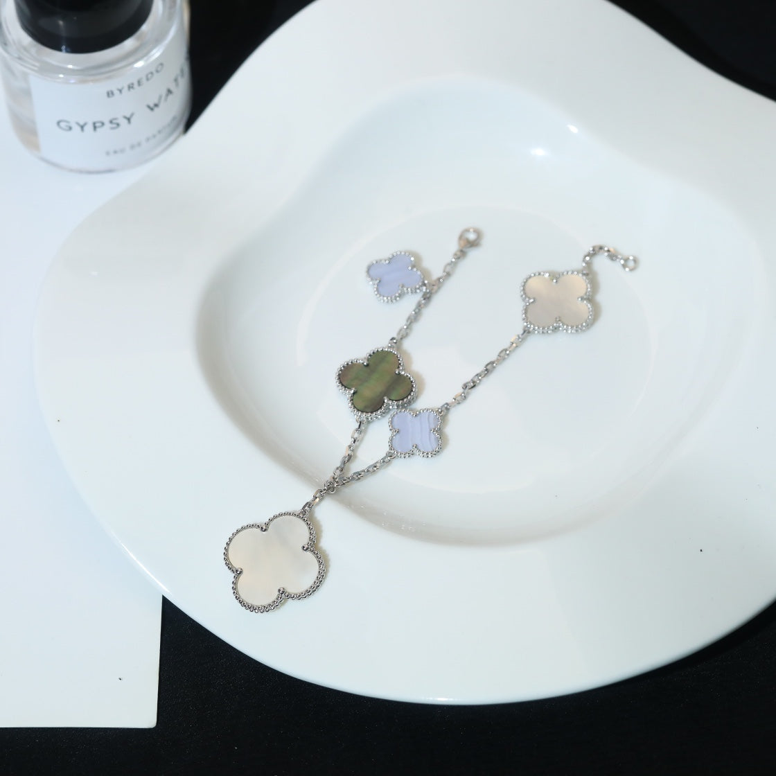 [Elara jewelsry ]CLOVER BRACELET 5 MOTIFS MOP CHALCEDONY SILVER