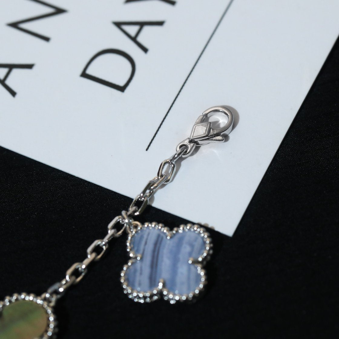 [Elara jewelsry ]CLOVER BRACELET 5 MOTIFS MOP CHALCEDONY SILVER