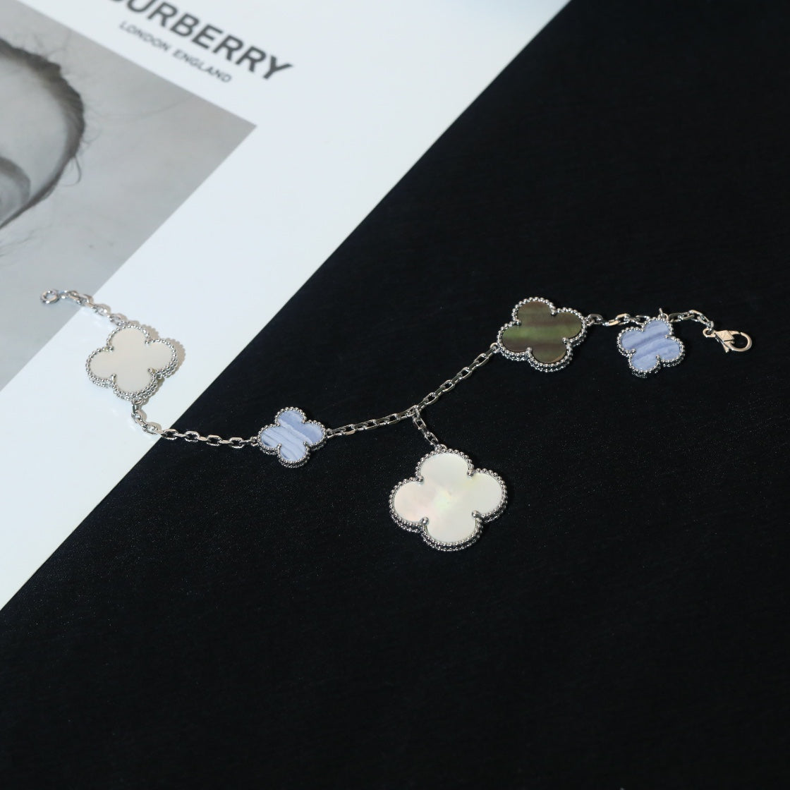 [Elara jewelsry ]CLOVER BRACELET 5 MOTIFS MOP CHALCEDONY SILVER