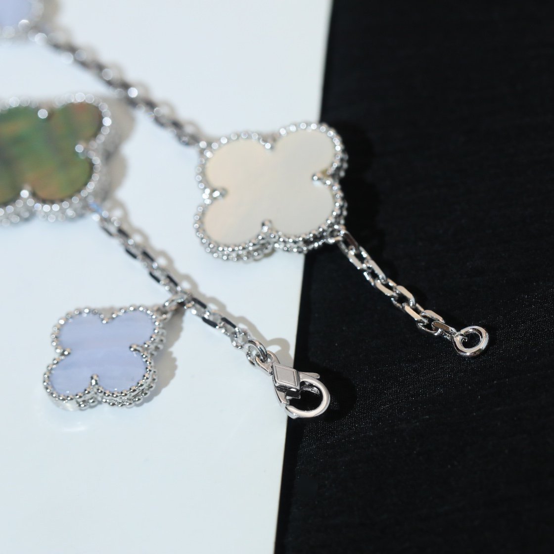 [Elara jewelsry ]CLOVER BRACELET 5 MOTIFS MOP CHALCEDONY SILVER