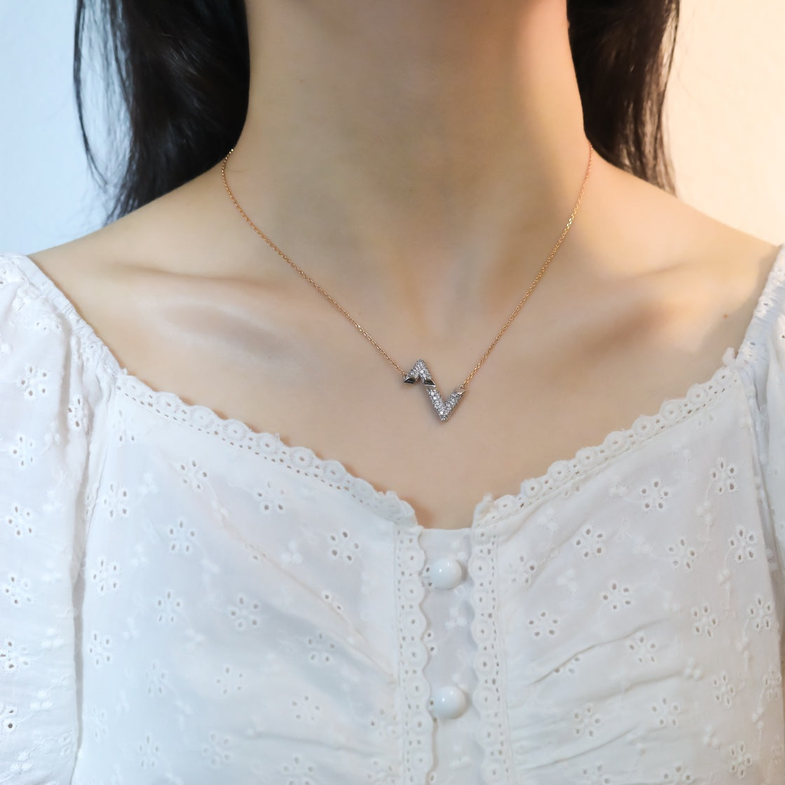 [Elara jewelsry ]VOLT SILVER DIAMOND PEDANT NECKLACE