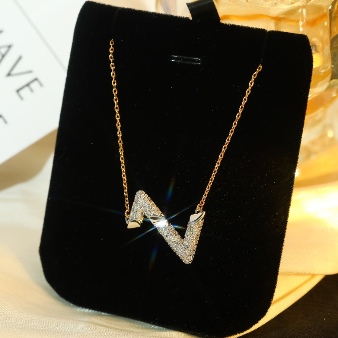 [Elara jewelsry ]VOLT SILVER DIAMOND PEDANT NECKLACE