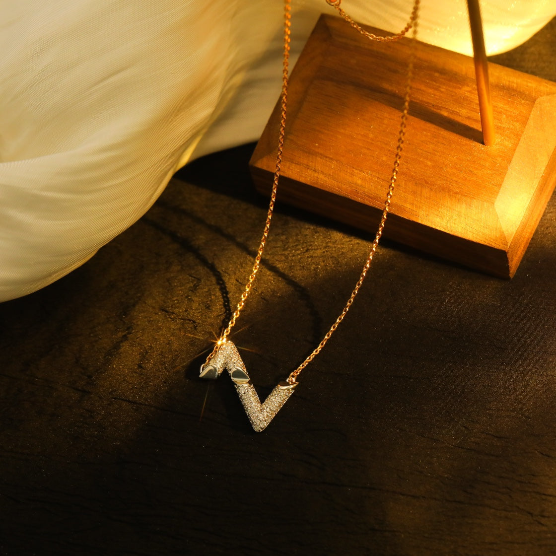 [Elara jewelsry ]VOLT SILVER DIAMOND PEDANT NECKLACE