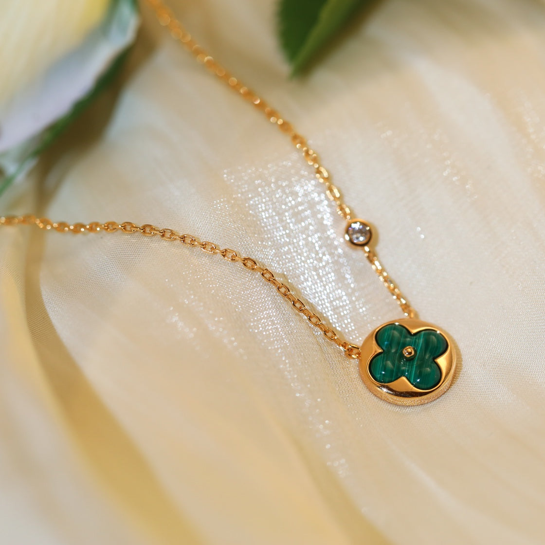 [Elara jewelsry ]SUN PEDANT PINK GOLD 1 DIAMOND NECKLACE