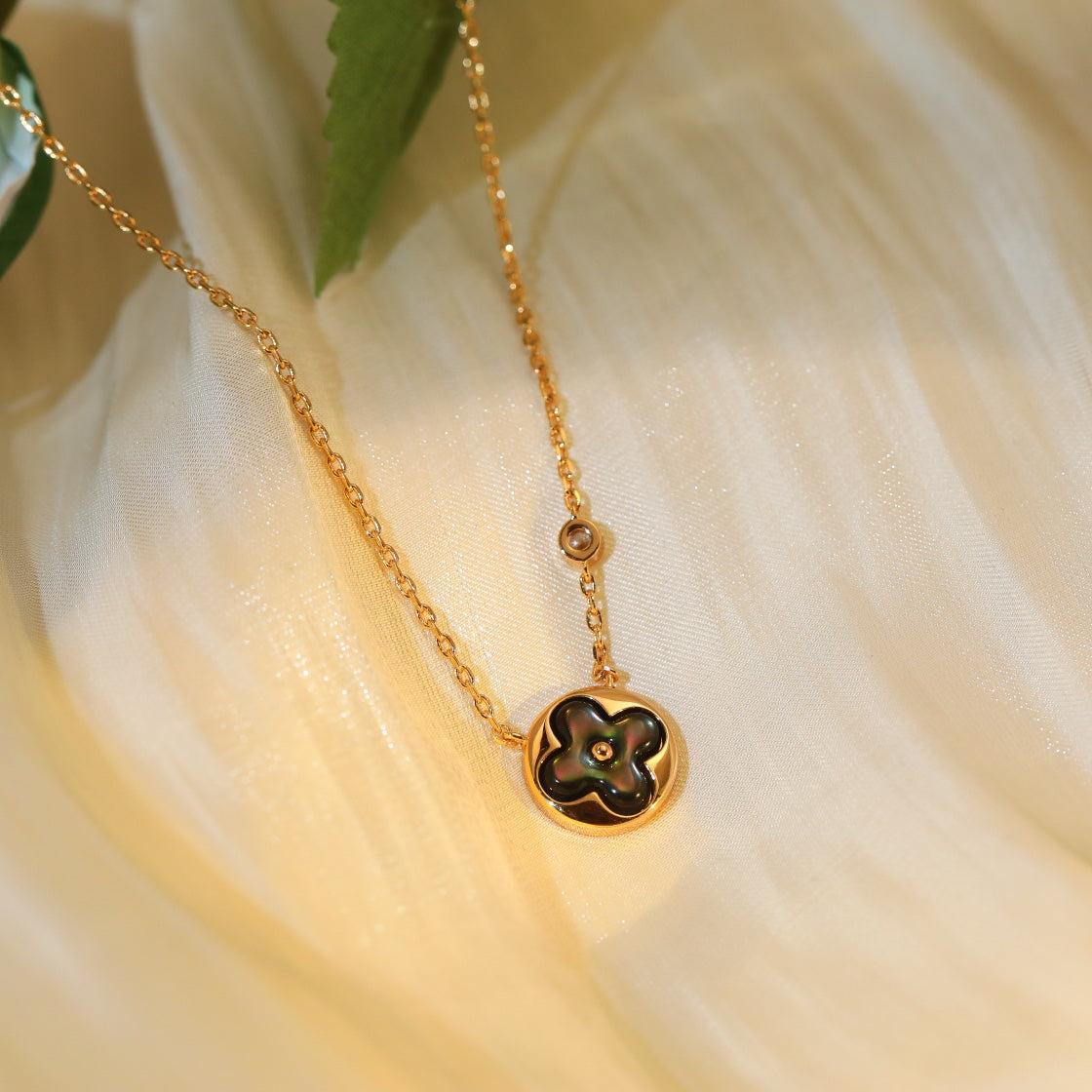 [Elara jewelsry ]SUN PEDANT PINK GOLD 1 DIAMOND NECKLACE