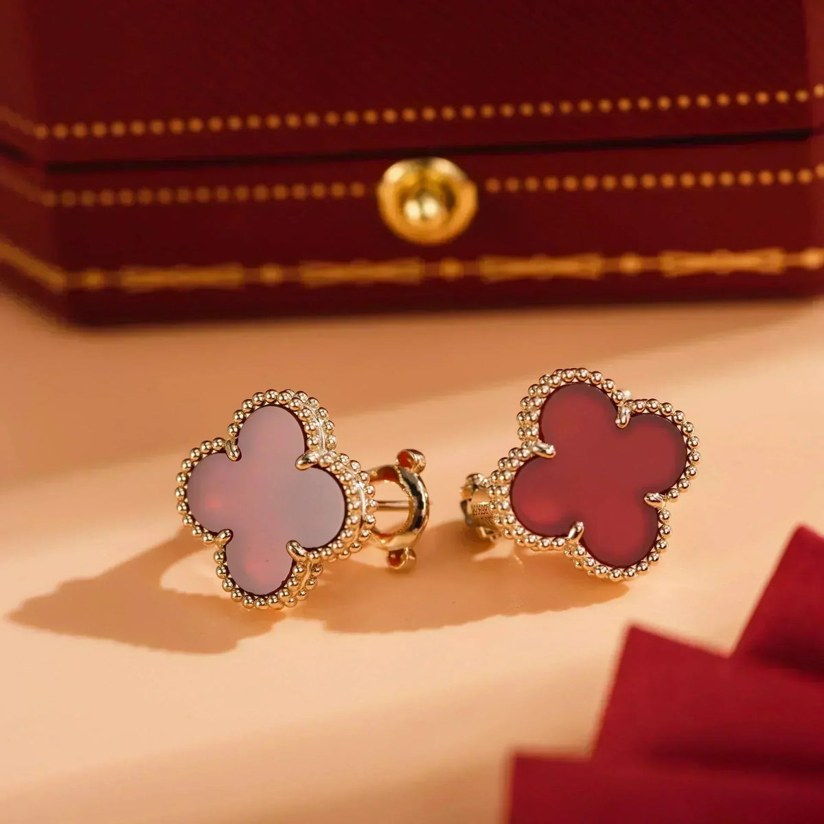 [Elara jewelsry ]CLOVER MEDIUM 1 MOTIFS CARNELIAN  EARRINGS